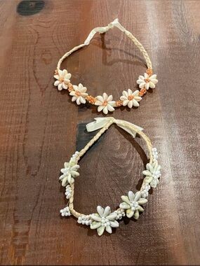 Pretty girls Hawaiian accessories